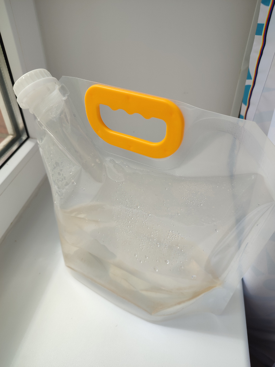 Использую для воды, цветочки комнатные поливать