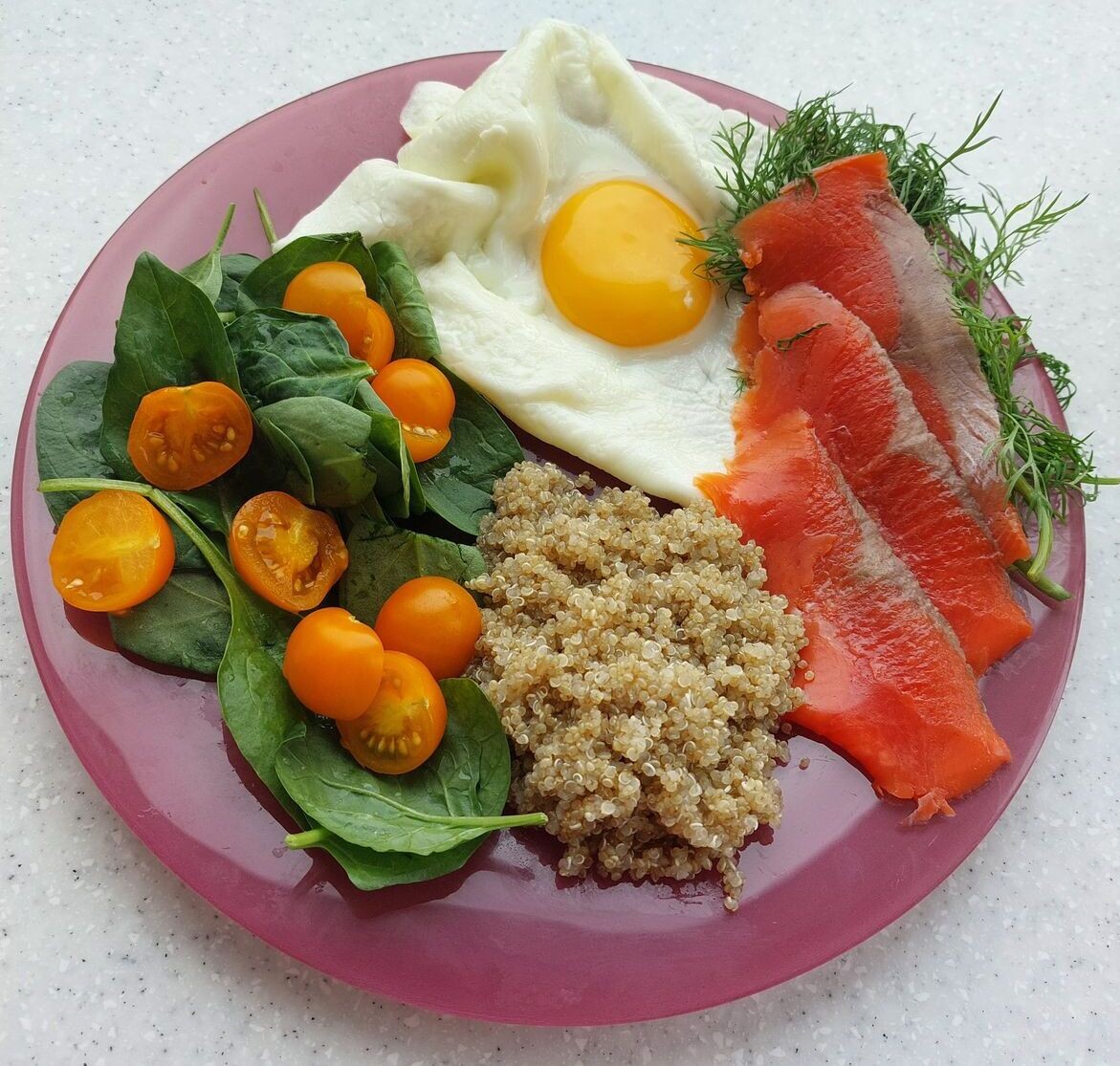 Здесь есть все, что требуется. Тарелочка от Ани Прокофьевой. 