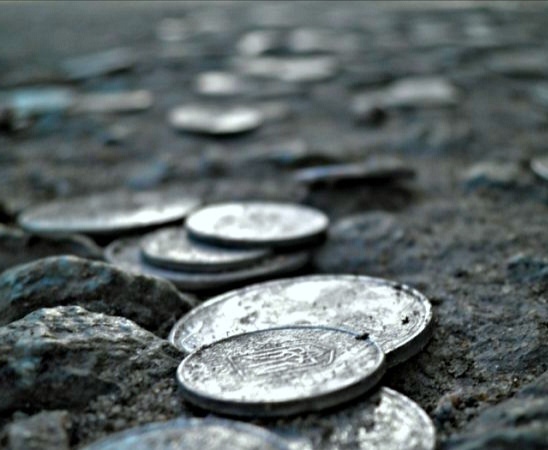 Митя крепко сжимал кулачок. 