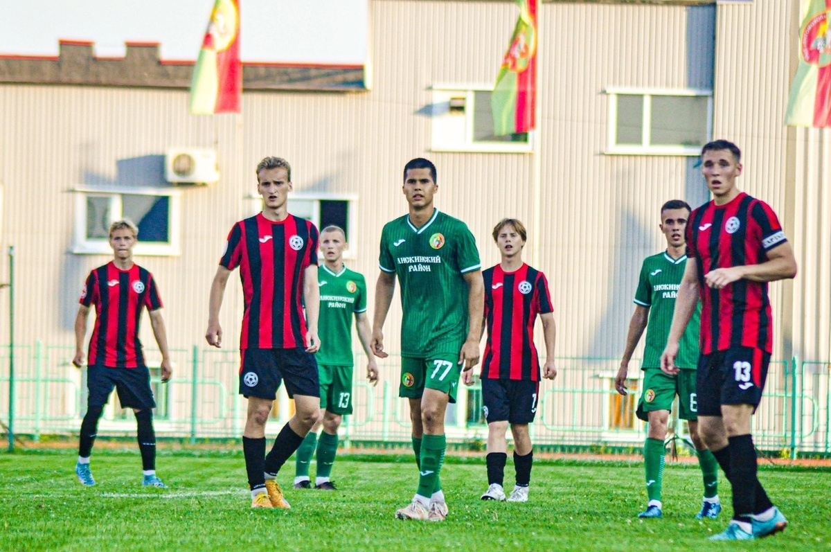 №77 в зеленой форме Иван Поспелов в форме "Локомотива" (Лиски) - прошлый сезон.