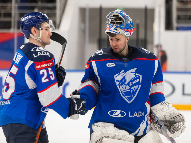     Иван Романов и Александр Трушков. Фото: Андрей Холмов/ХК "Лада"