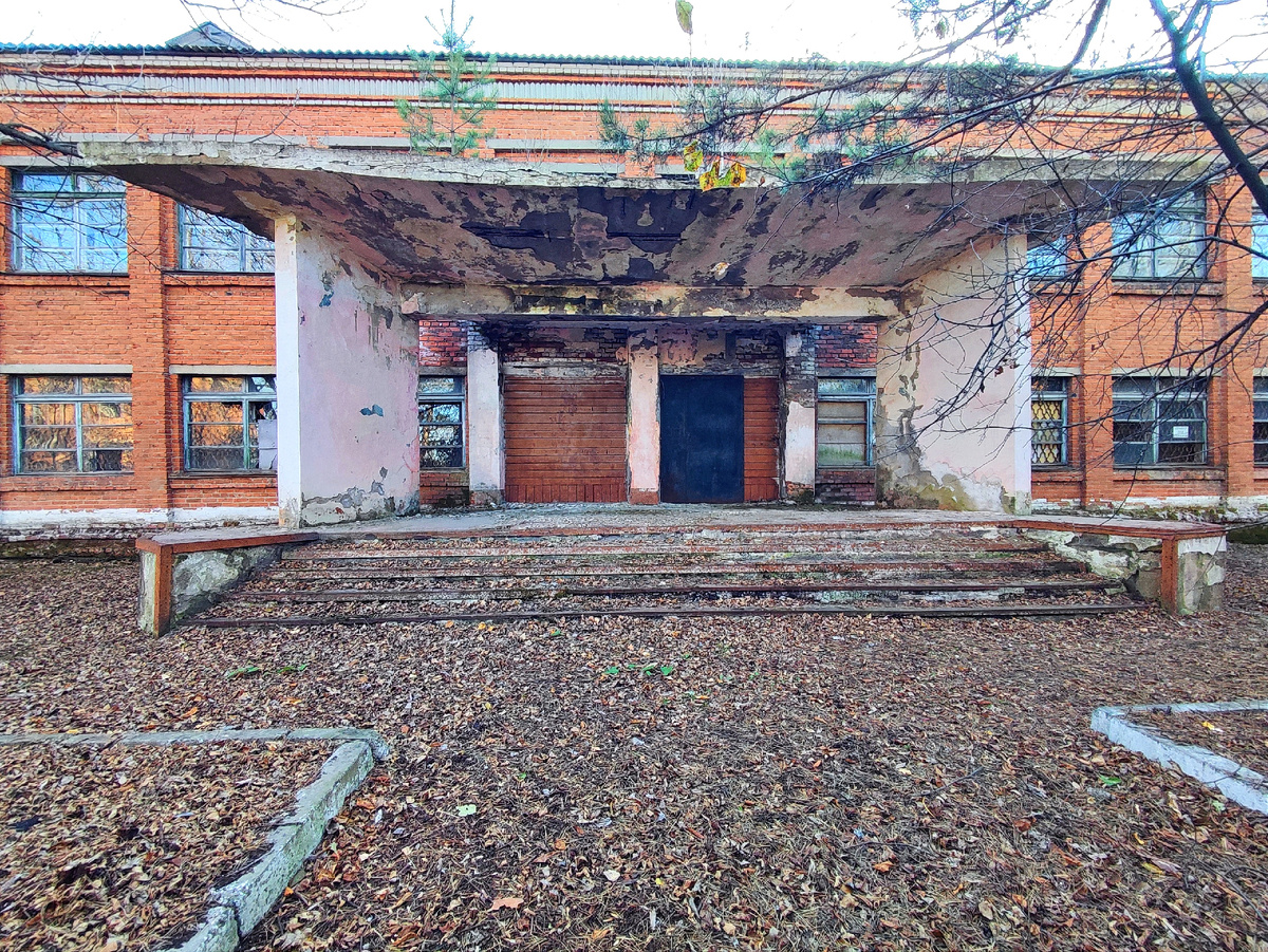 Центральный вход.