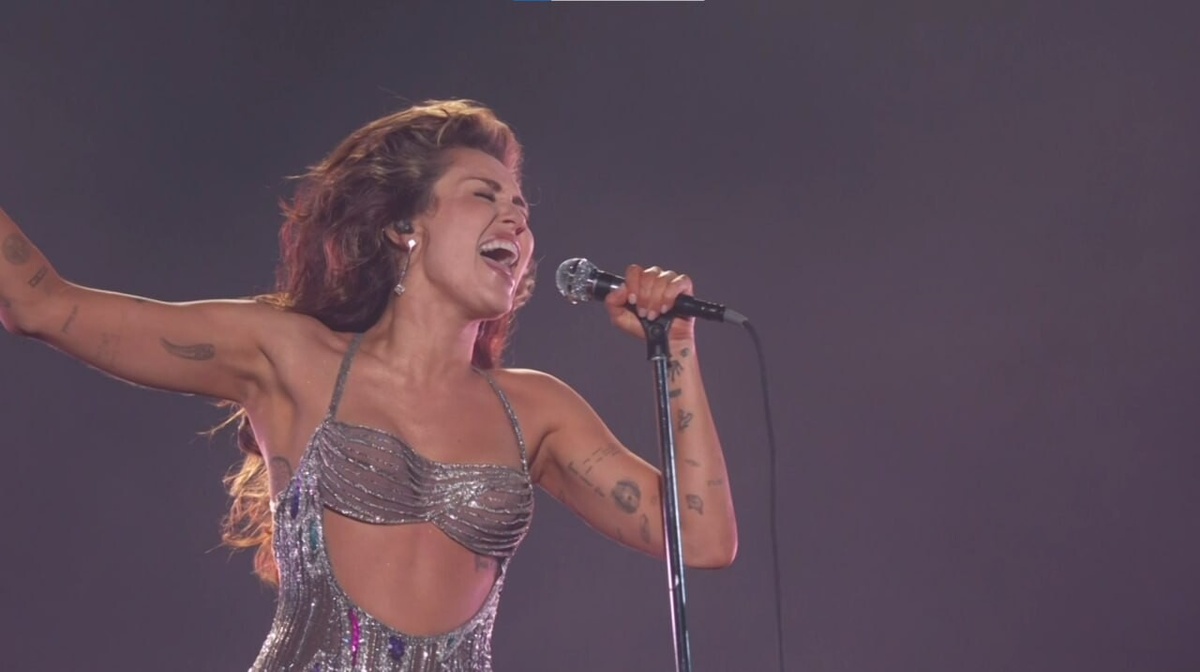    Фото: скриншот выступления на Grammy