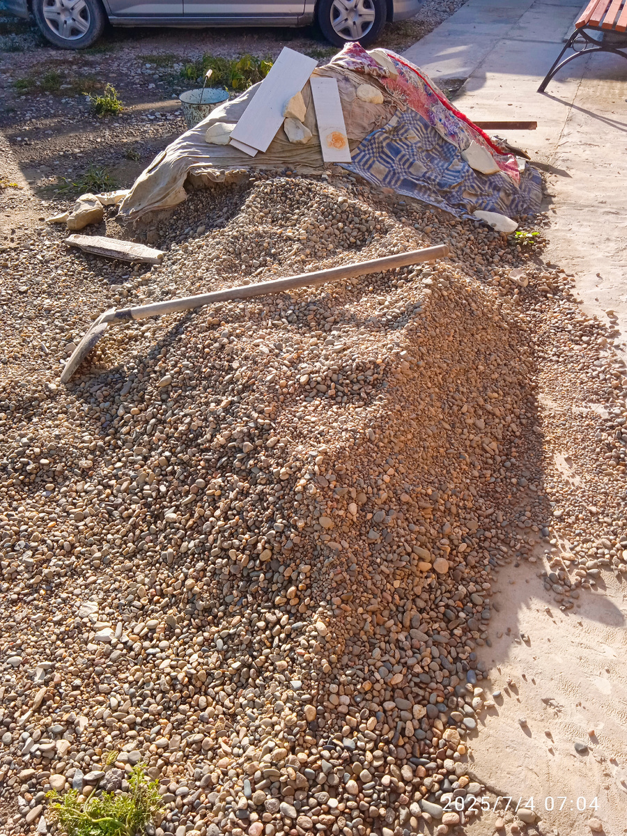 Вторая кучка - песок