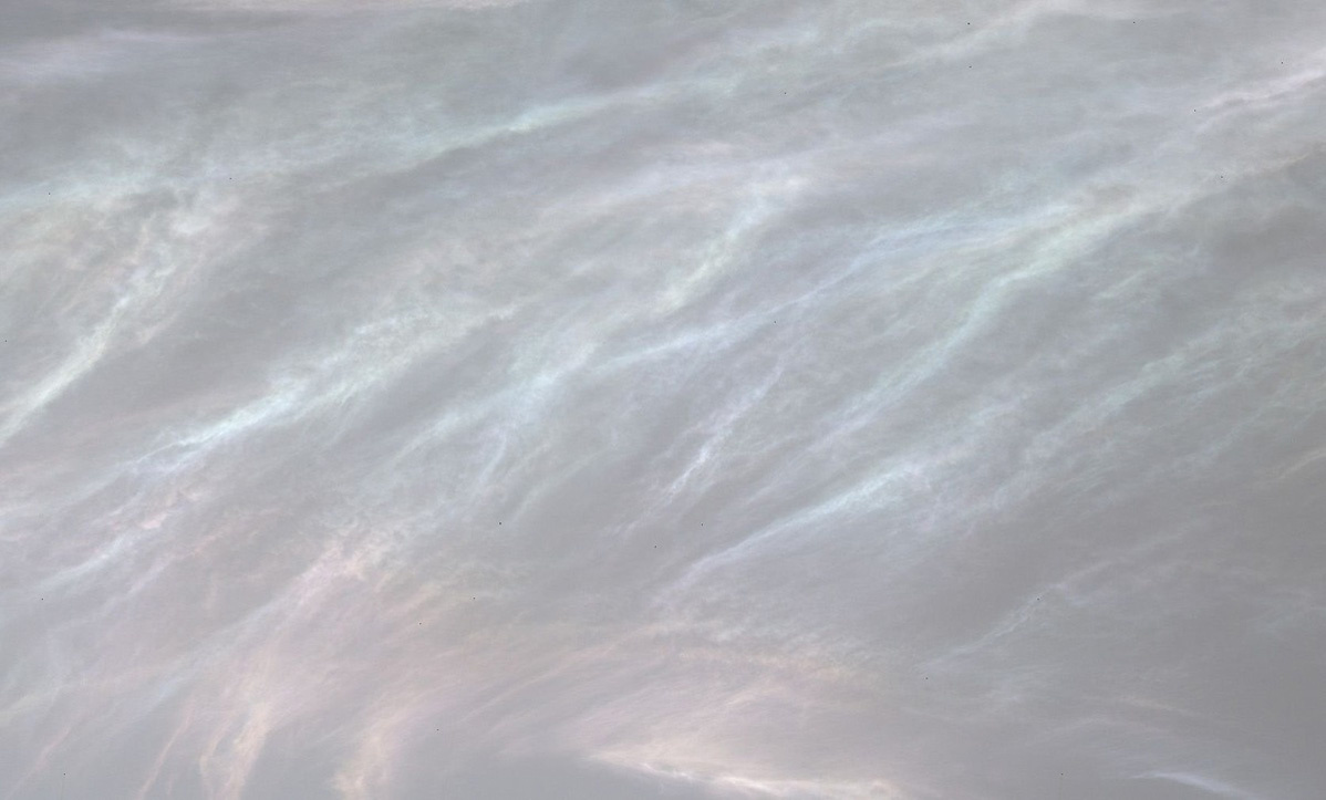 Сияющие облака в небе Марса / NASA 