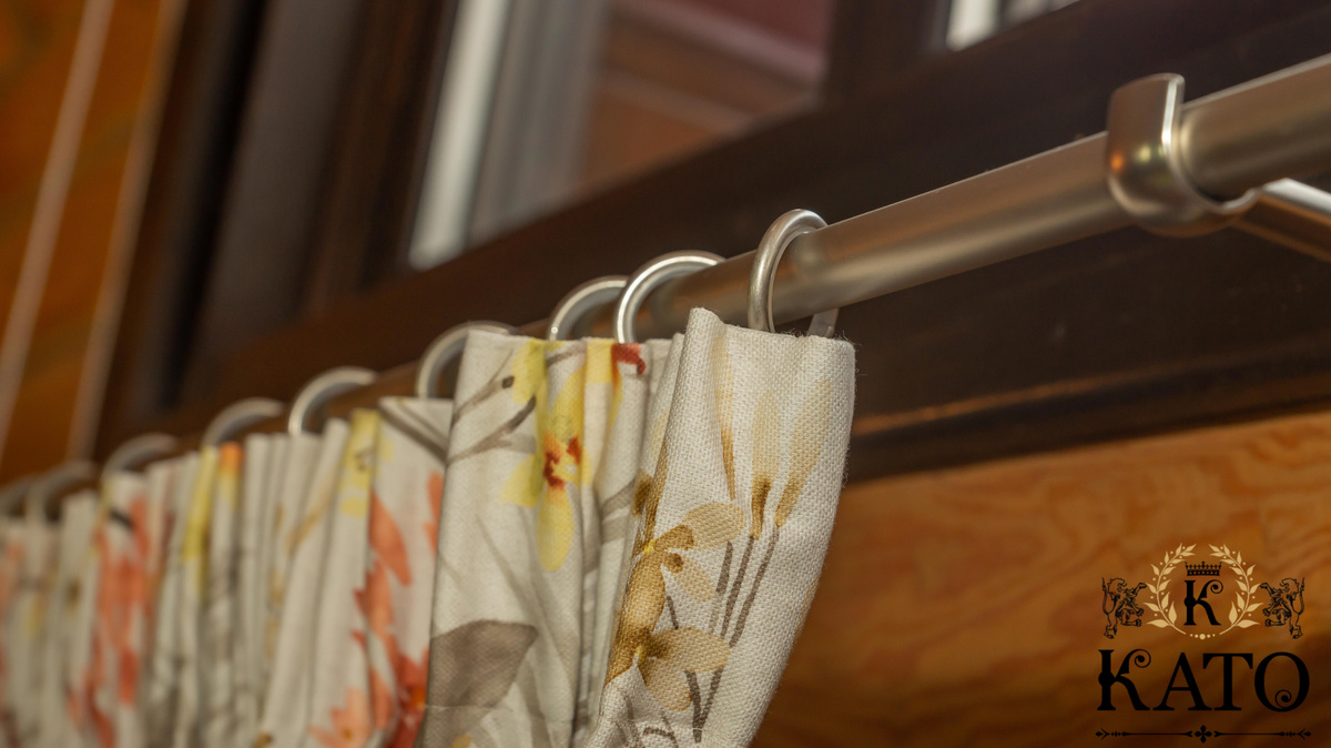 Лаконичный трубный карниз