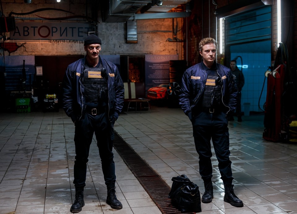    «Инкассаторы» - сериал о двух горе-напарниках, которые решают ограбить самих себя. Источник: ТНТ, 16+