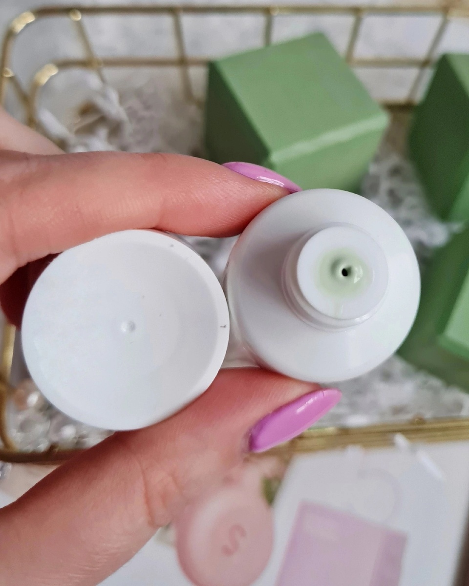 Праймер от бренда "Luxvisage" (зелёный), упаковка