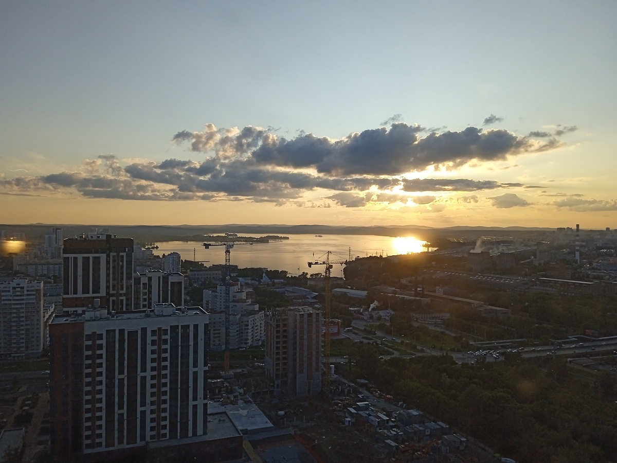 Екатеринбург активно застраивают новым жильем. Фото: канал Мир глазами курьера