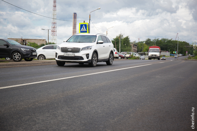    На участке от Стройиндустрии до Мира уложили два слоя нового асфальта, установили бордюры, построили тротуары, сделали спуски, нанесли разметку и поставили дорожные знаки