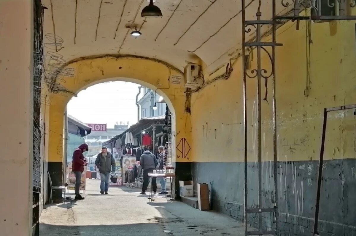    В районе Апраксина двора полиция ищет торговцев-нелегалов