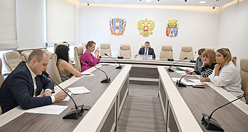    К.С. Доморовский ведет прием граждан. / ФОТО Ю. Фроловой Администратор