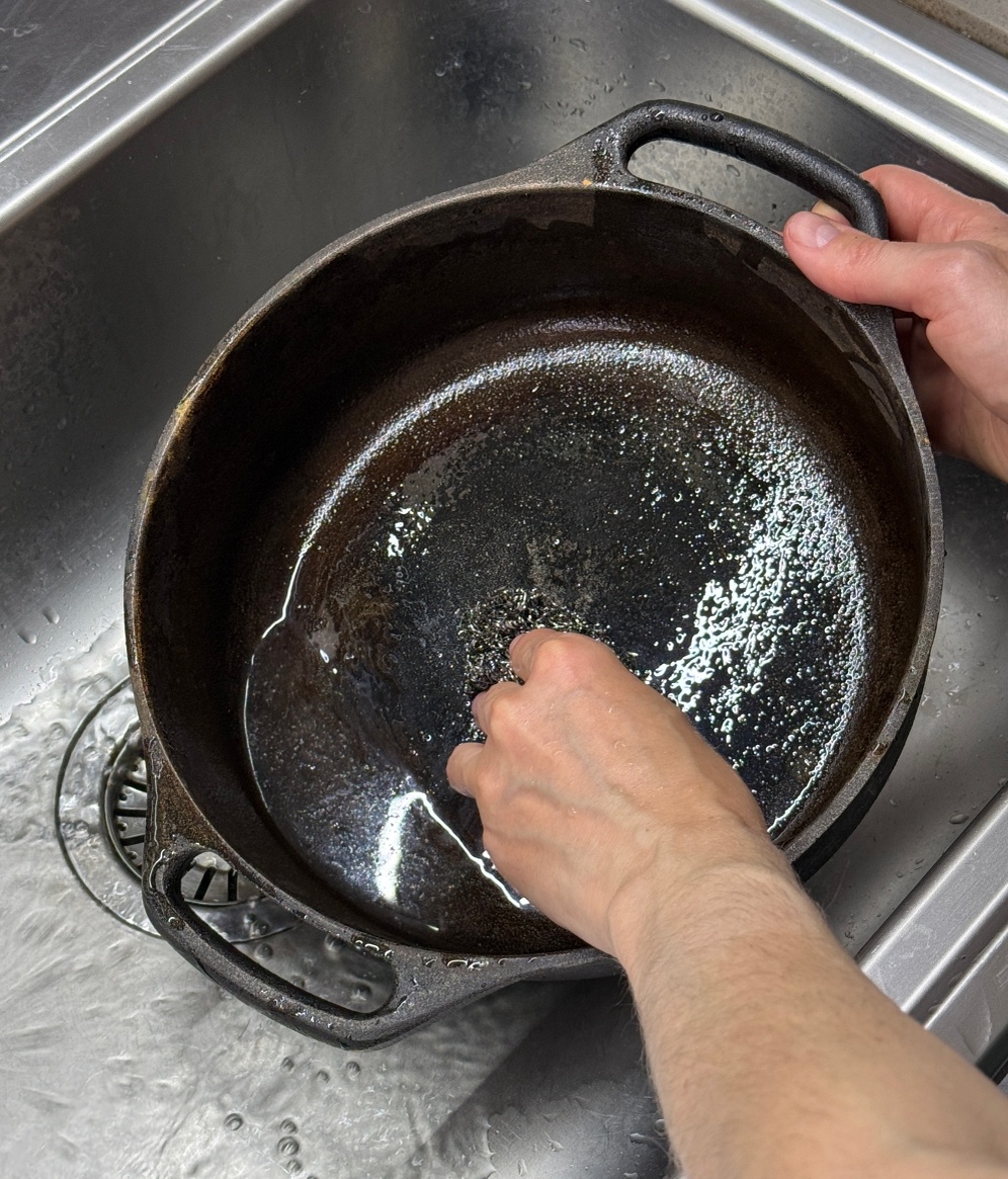 Очистка от ржавчины чугунного казана Skeppshult 0310N