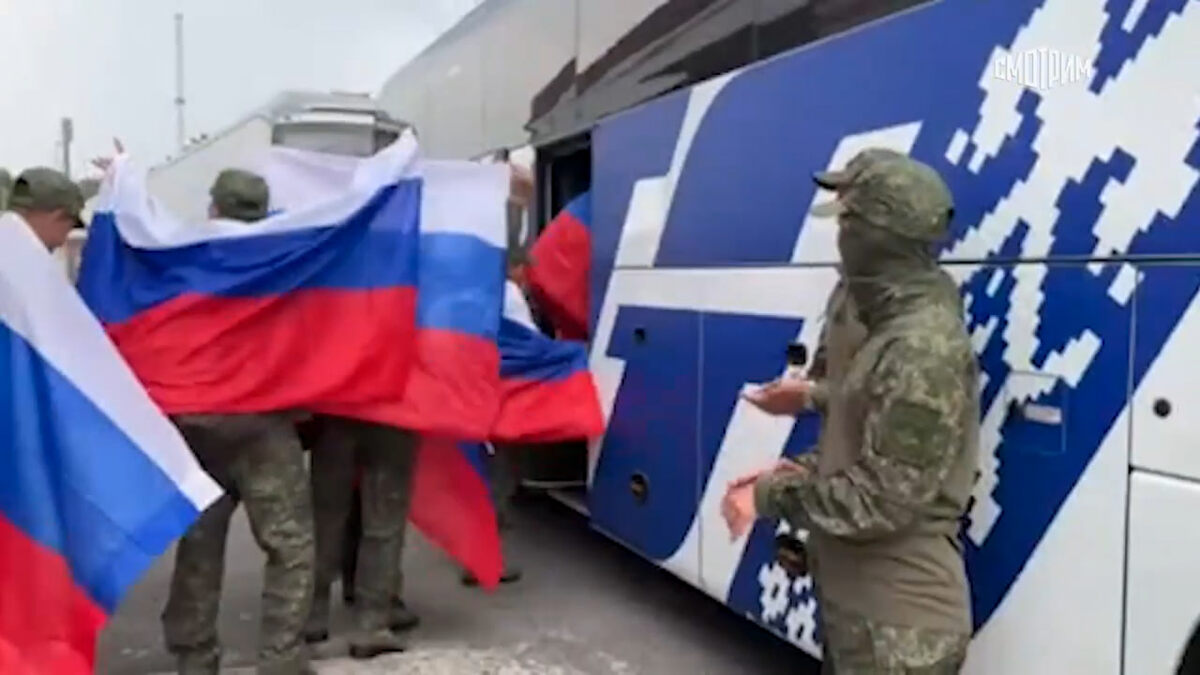    С подконтрольной киевскому режиму территории вернули еще одну группу российских военных