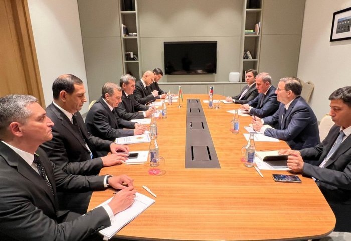 Встреча между министром иностранных дел Туркменистана Рашидом Мередовым и министром иностранных дел Азербайджана Джейхуном Байрамовым, 3 июля 2025 года. (Фото: Министерство иностранных дел Туркменистана)