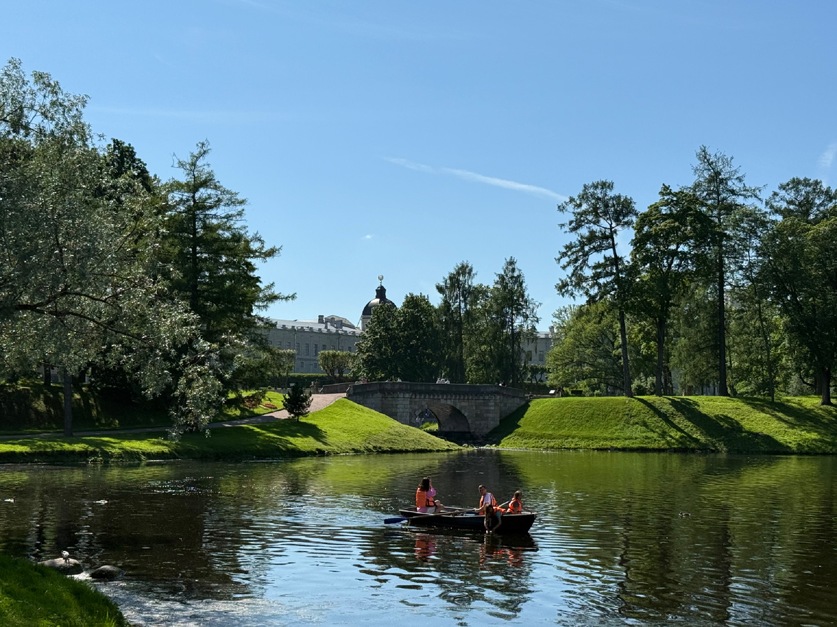 Гатчинский парк. Вид на замок.