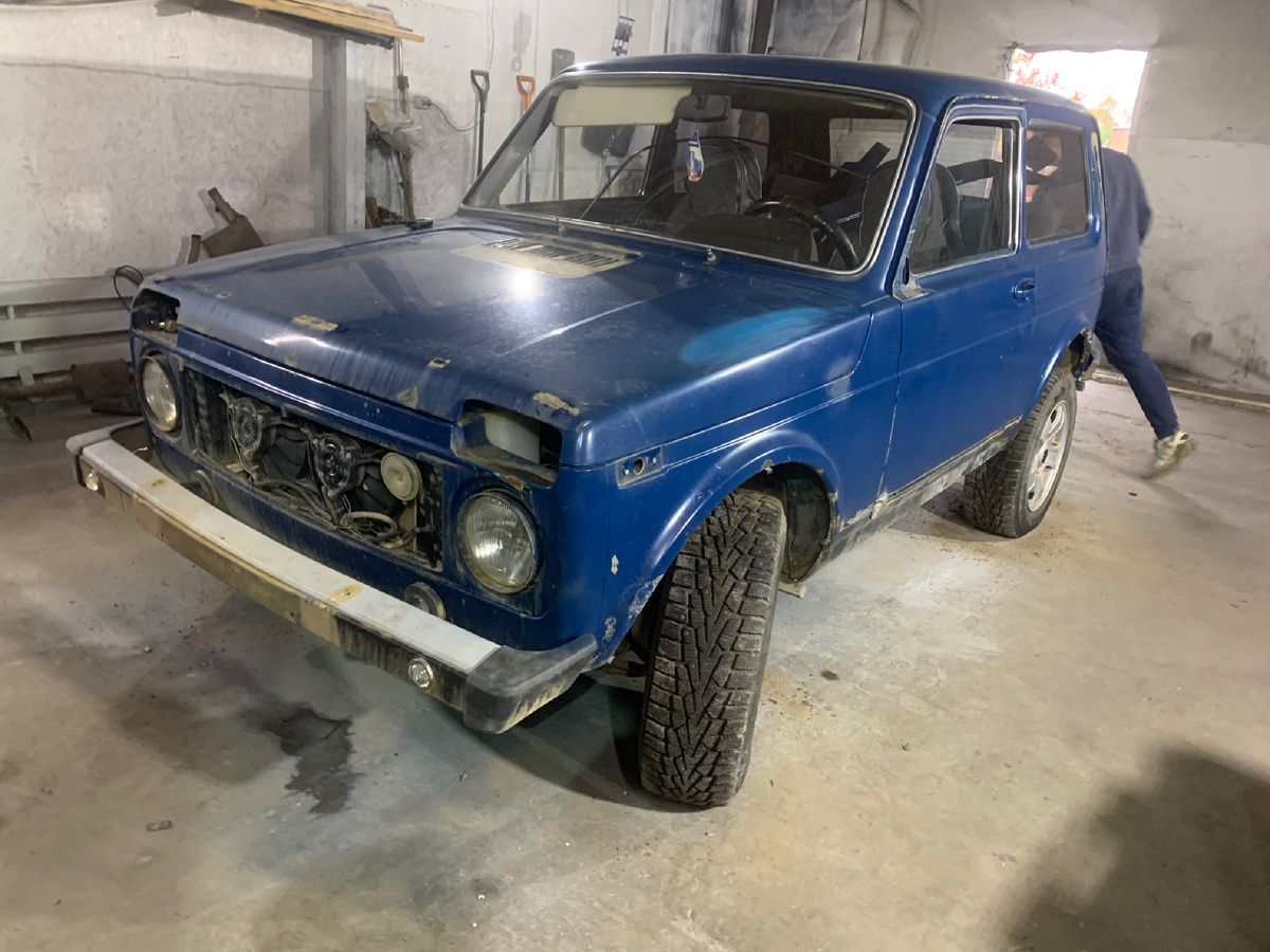 Начинаем снятие всех мешающих покраске элементов.