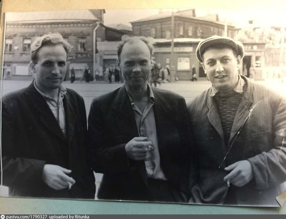 Снимок, по которому я смог определить место съемки моей фотографии (https://pastvu.com/p/1790327)