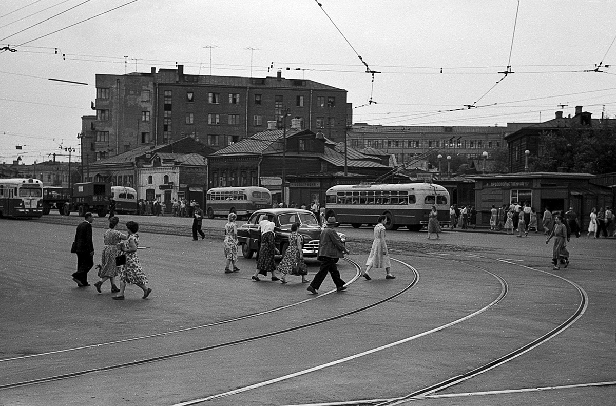 Перекресток 3-го Крутицкого переулка и Воронцовской улицы, Москва, примерно 1959 год