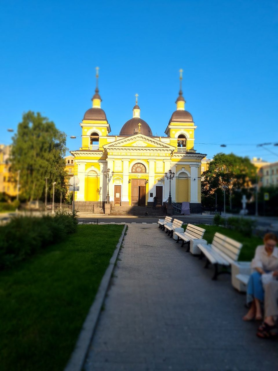 Храм Рождества Христова на Песках в знойном мареве. Фото из личного архива автора.