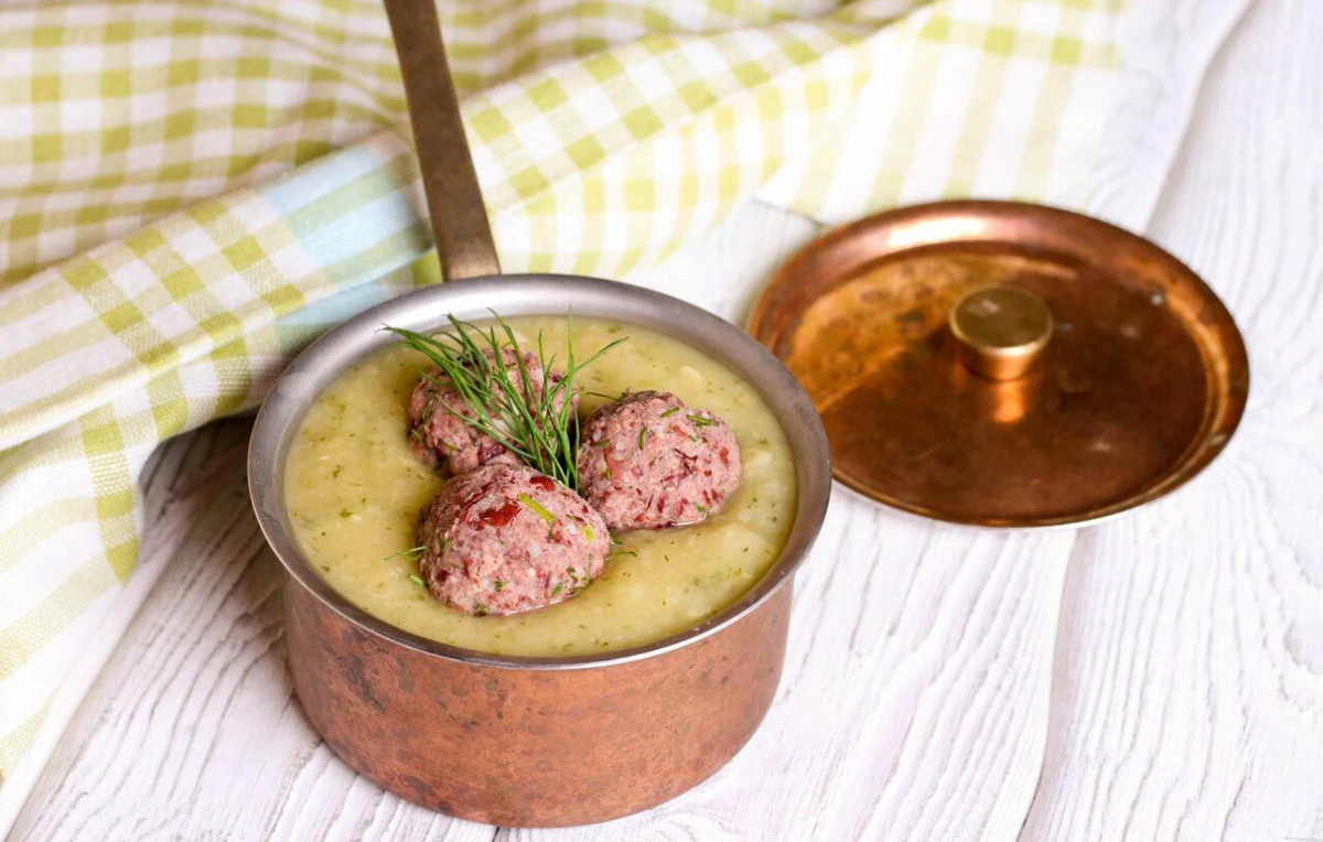 Суп с фрикадельками из фасоли