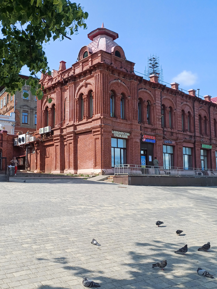 Краснокирпичные торговые ряды в Кинешме