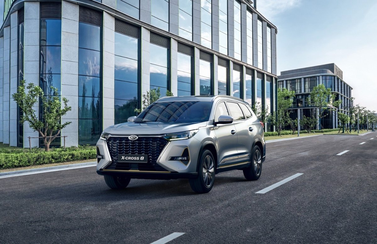 Флагманская модель российского бренда - Xcite X-Cross 8.