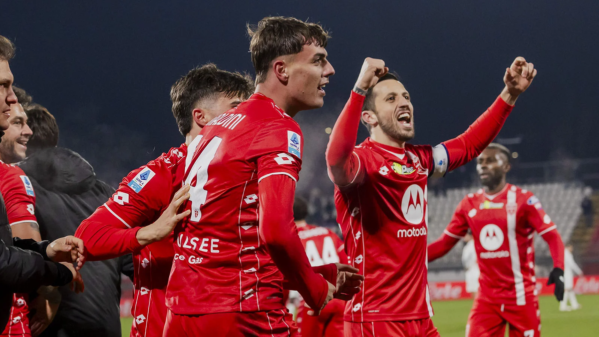 Игроки «Монца» (Фото Mairo Cinquetti / NurPhoto via Getty Images)