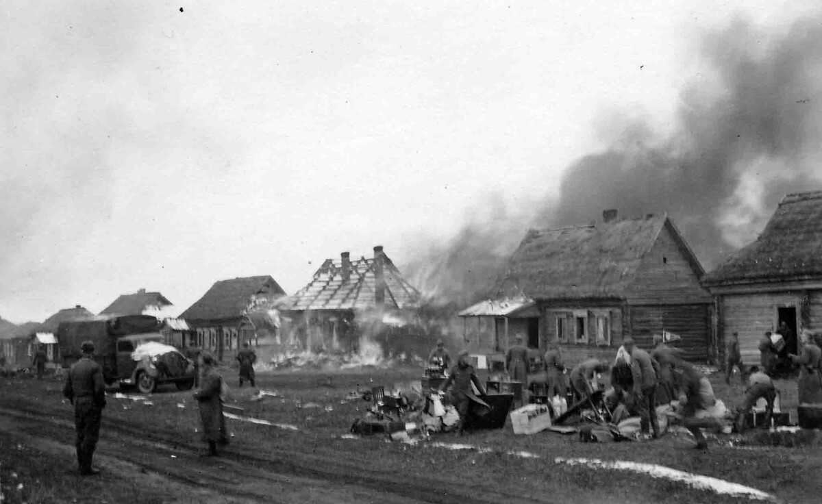 Белорусская деревня в оккупации. 1941 год. Фото из открытых источников