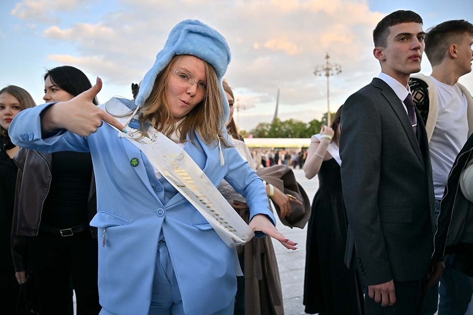    Золотые медали получили 2,6 тысячи человек. Иван МАКЕЕВ