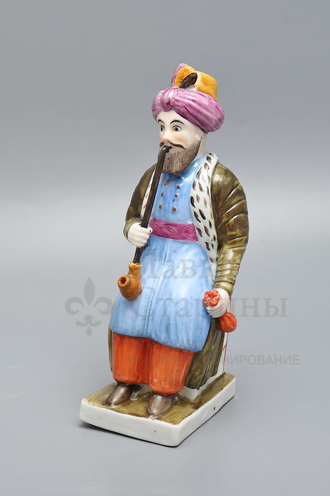 Фарфоровая статуэтка «Сидящий турок с трубкой», частный завод Гжели, кон. 19 в. Фото с нашего сайта dvaveka.ru