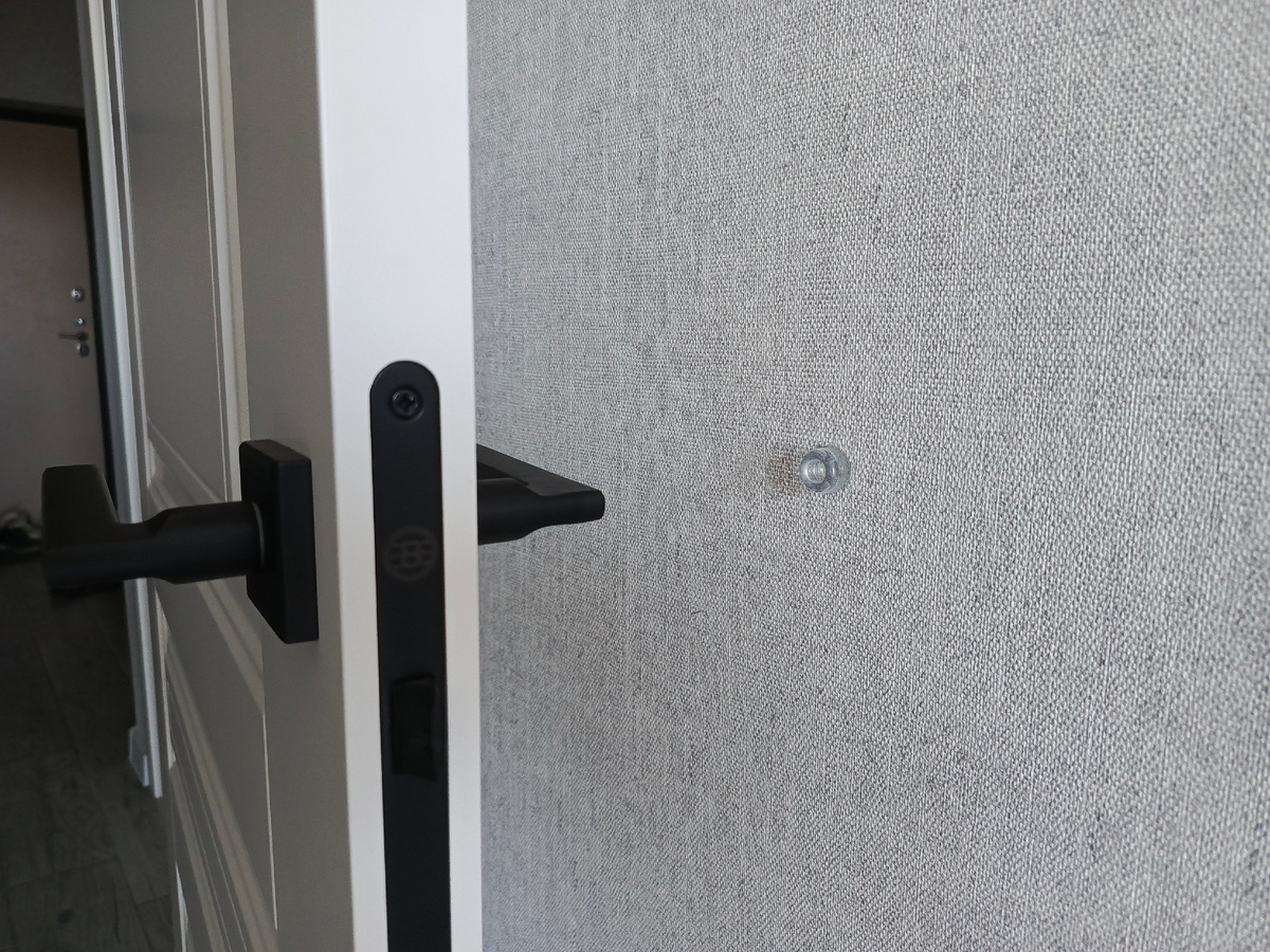 Решение моих проблем было буквально на высоте! Настенные ограничители стали маленьким бытовым открытием.