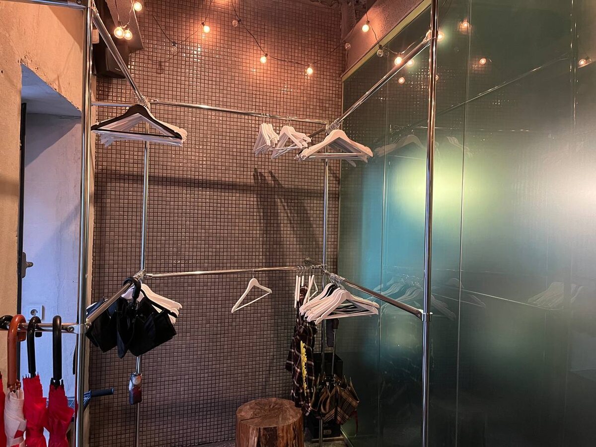 типа гардероб при входе