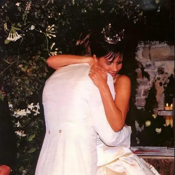    Дэвид и Виктория Бекхэмы отмечают годовщину свадьбы Соцсети Дэвида Бекхэма