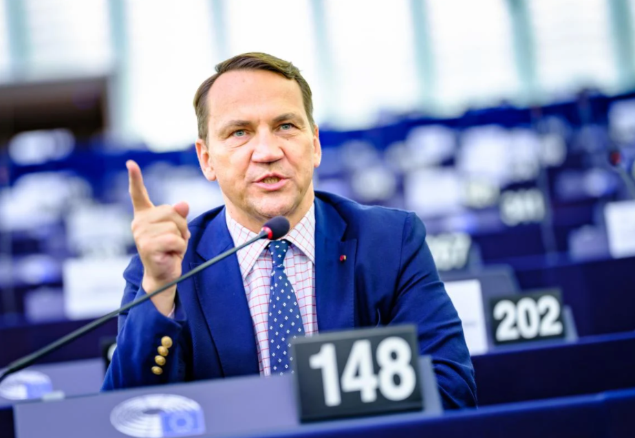    Глава МИД Польши заявил о повреждении здания посольства в Киеве