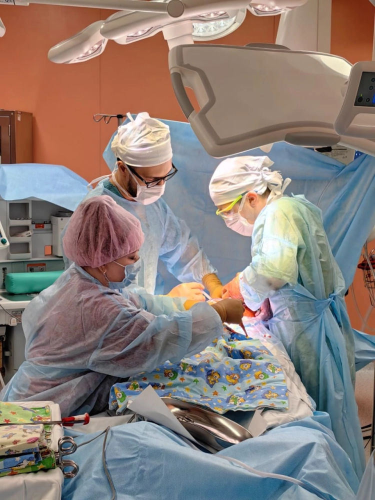    Врачи Сургута приняли сложные роды и спасли жизнь пациентки и новорожденного малыша