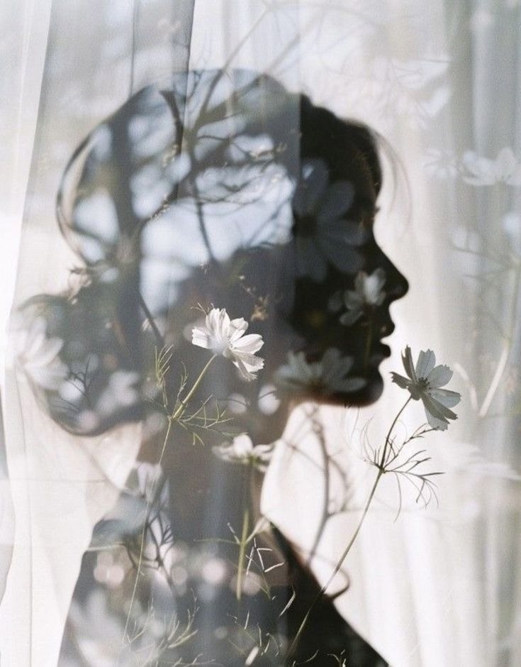 В быту, в общении с семьёй, детьми,  коллегами... мы отдаём, такова  наша природа Женщины.  Так же, как и сама природа отдаёт нам свою любовь безусловно, так и мы безусловно отдающие.