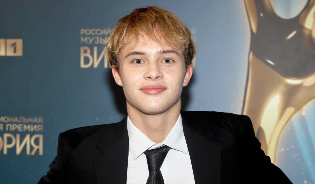     Звезда "Слово пацана" Леон Кемстач: "Тусовки меня не интересуют"