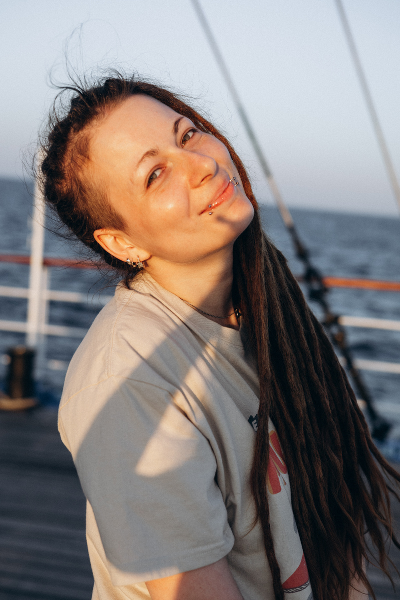 Приветствую! На связи Котовски. Здесь делюсь своими мыслями, моментами из жизни и уникальным вайбом. Надеюсь, мой контент вдохновит тебя и подарит море положительных эмоций. Добро пожаловать! Не стесняйся подписываться и заглядывать ко мне почаще ;)