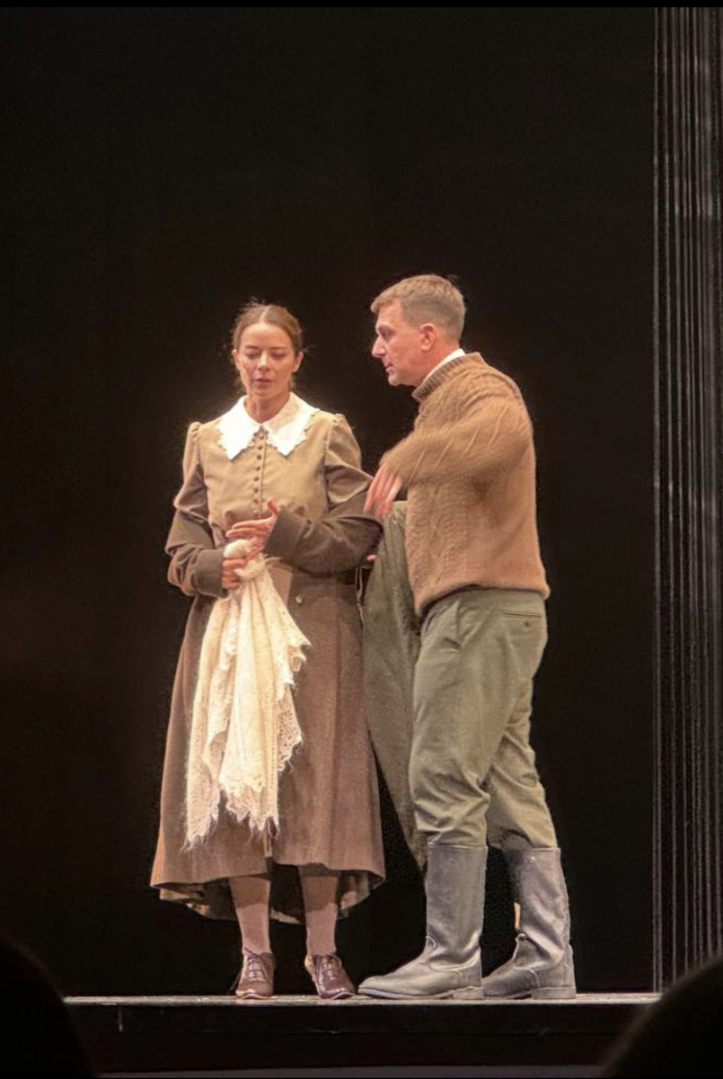 кадр со спектакля