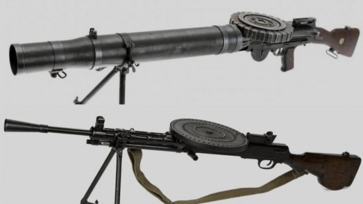 ДП-27 и пулемет "Льюиса". Толщина дискового магазина у "Льюиса" на много толще