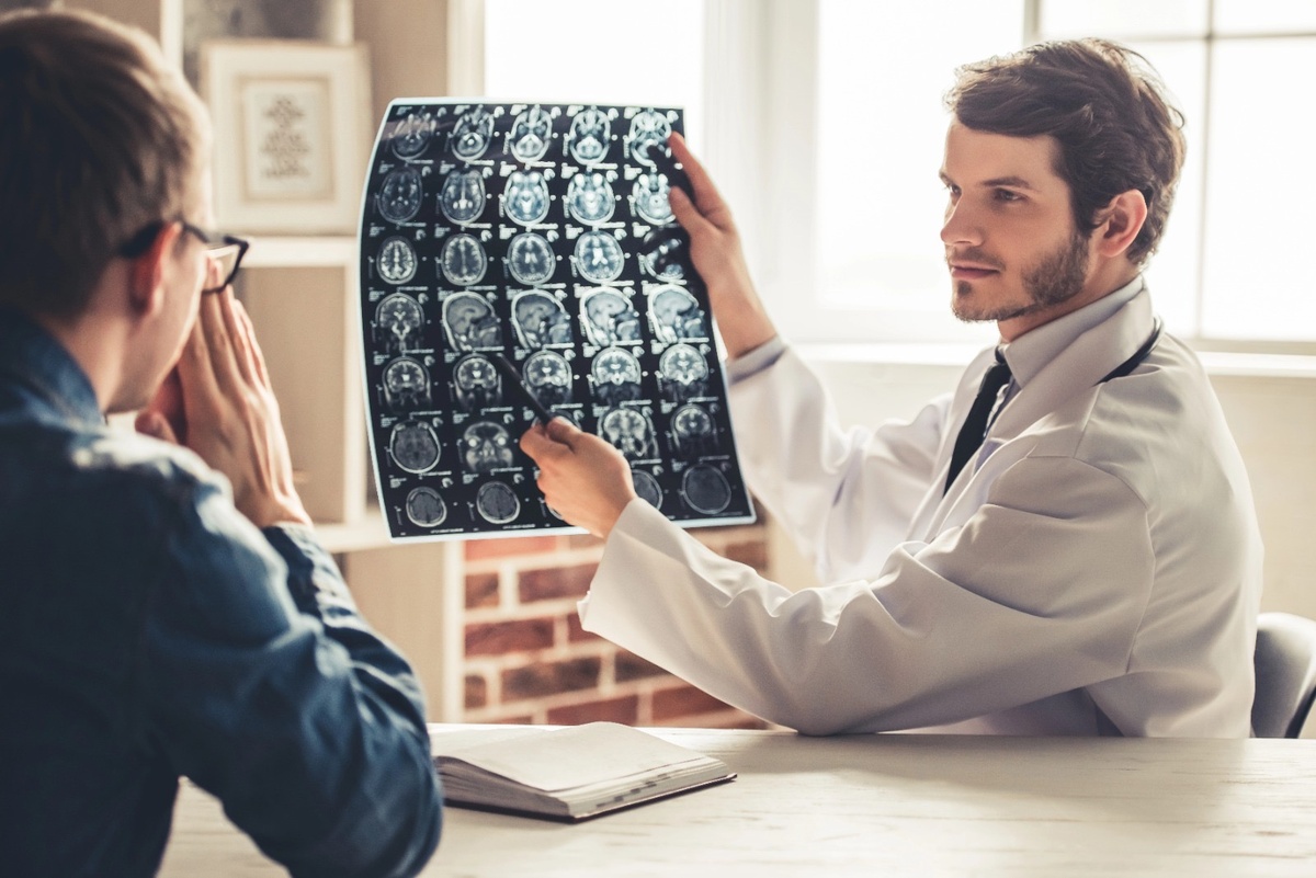 В статье — о том, почему инсульт всё чаще случается в 30–40 лет и в чём сила акупунктуры с коллагеновыми нитями для реабилитации.
