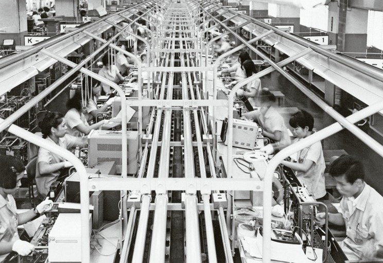 Сборочная линия по производству телевизоров Sony Trinitron, 1970 год.
