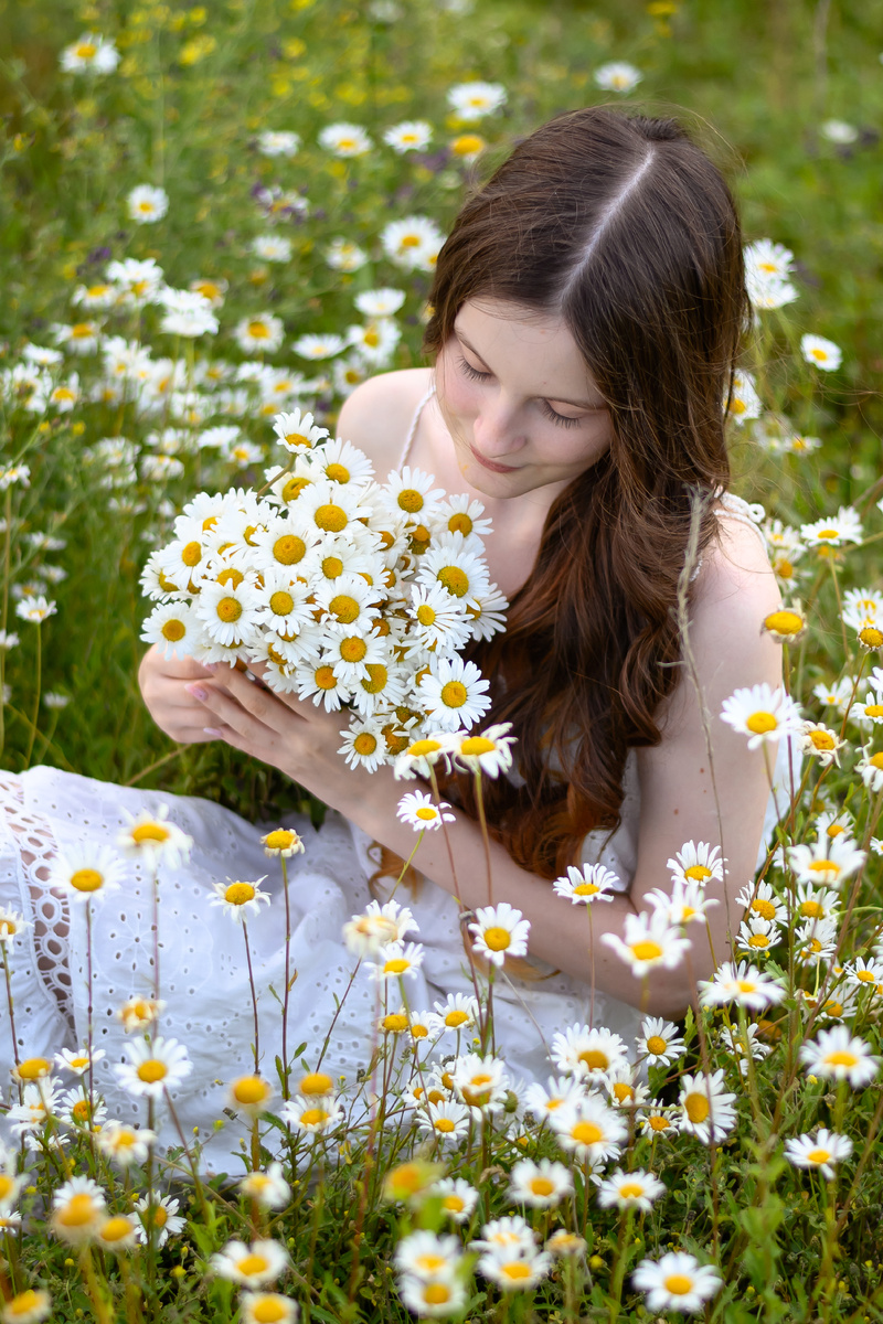 фотосессия в ромашковом поле