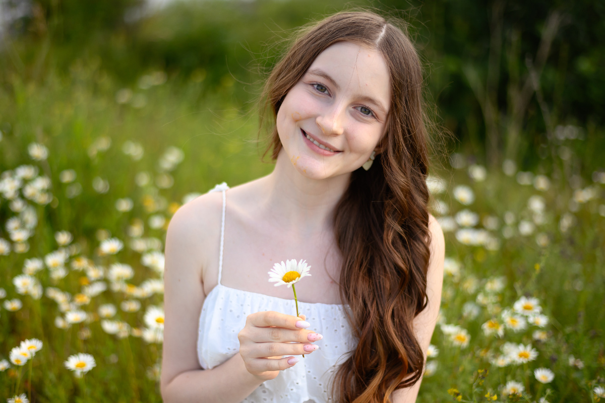 фотосессия в ромашковом поле