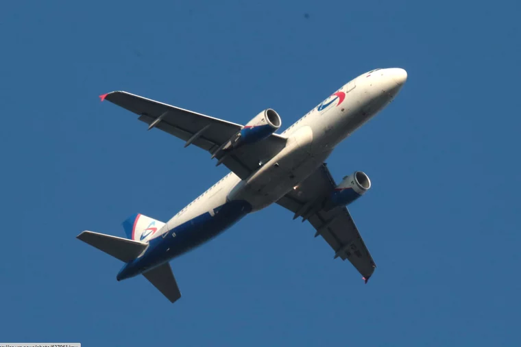 Самолет был вынужден приземлиться в Астрахани
Фото: Максим Кимерлинг © URA.RU