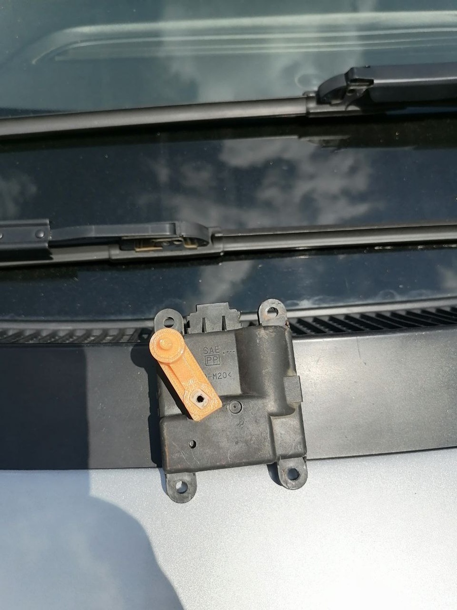 Установил клиенту рычажок привода климата на Honda Civic VIII (5D, 2008 года) прям возле дома