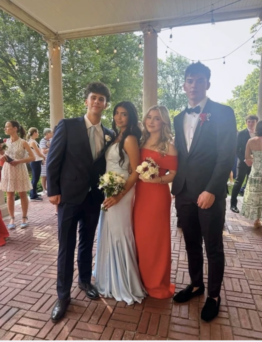 Она в красном 