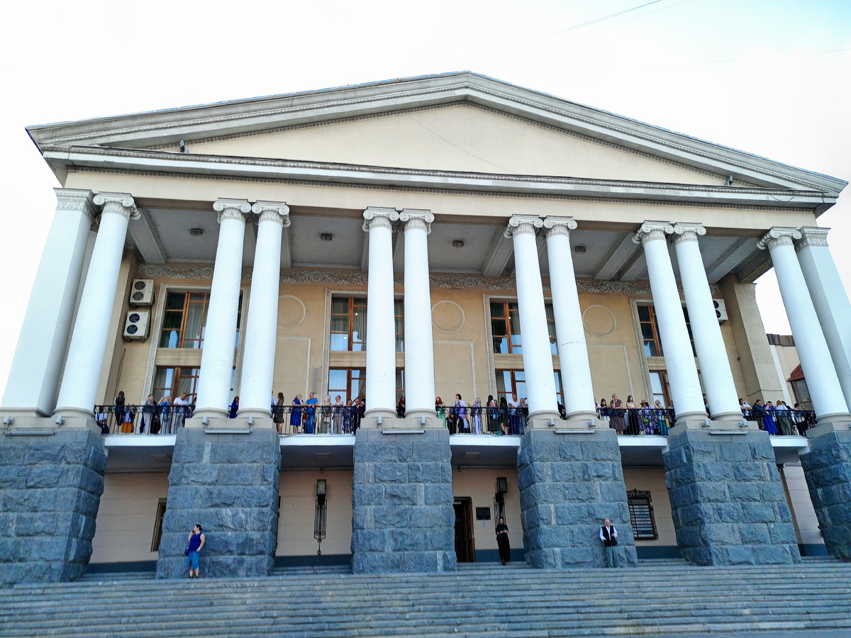 Музыкальный театр в Волгограде. Фото автора. 