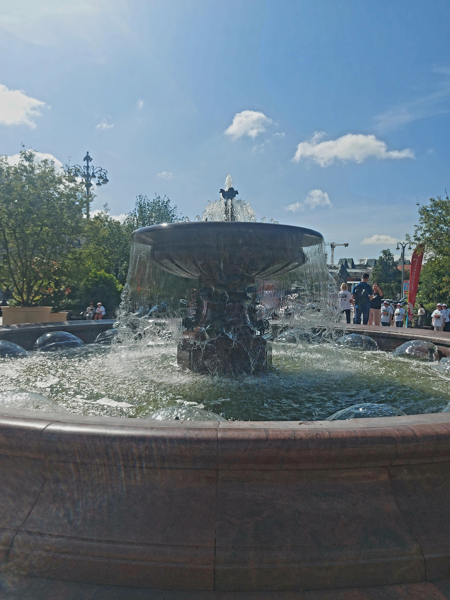 Фонтан у Большого театра.